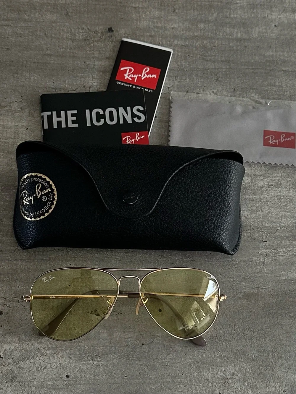 Ray-Ban Aviator Sunglasses Unisex - Gold Frame with light yellow Lenses